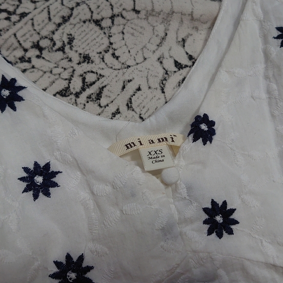 Ruffle button up tank top - Picture 3 of 6